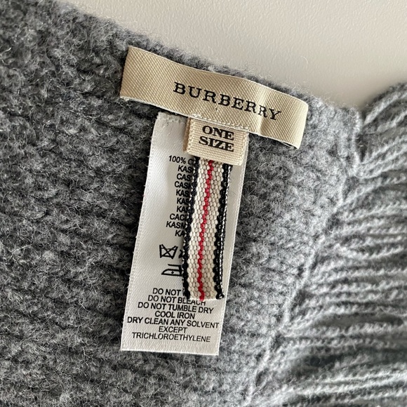 Authentic Burberry 100% Cashmere Scarf - Picture 8 of 8